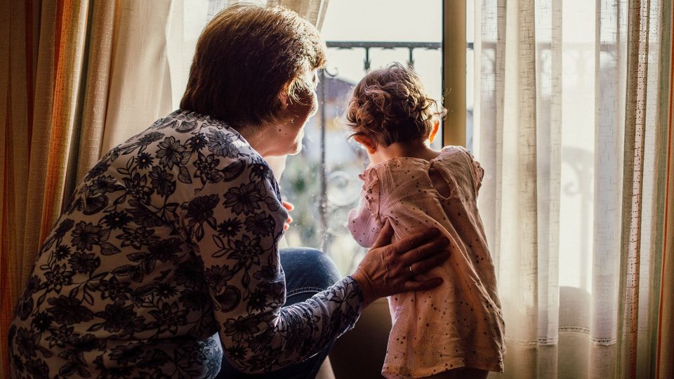 A carer with a client&rsquo;s daughter at the end of a visit